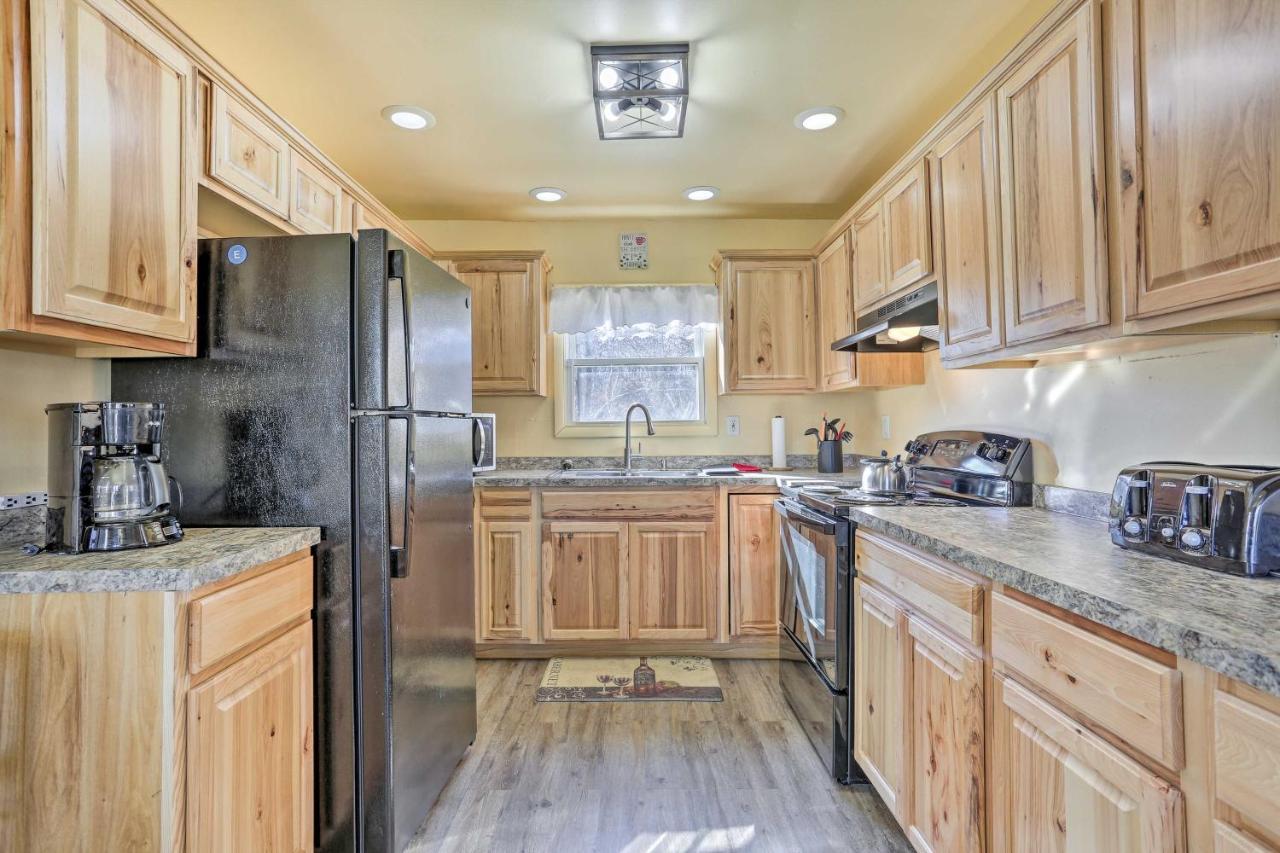 Peaceful Poconos Home With Lake And Pool Access! Long Pond Eksteriør bilde