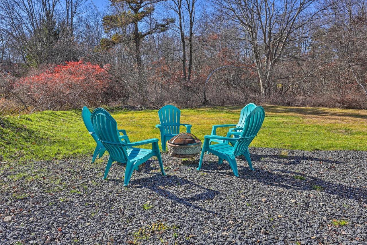 Peaceful Poconos Home With Lake And Pool Access! Long Pond Eksteriør bilde