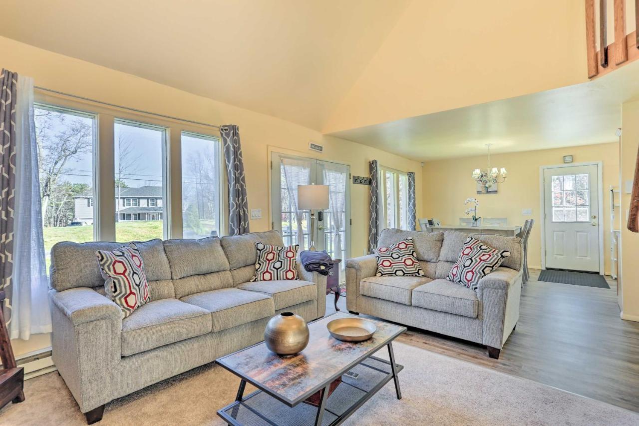 Peaceful Poconos Home With Lake And Pool Access! Long Pond Eksteriør bilde