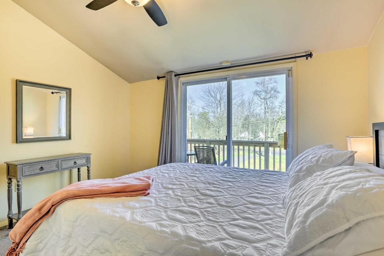 Peaceful Poconos Home With Lake And Pool Access! Long Pond Eksteriør bilde