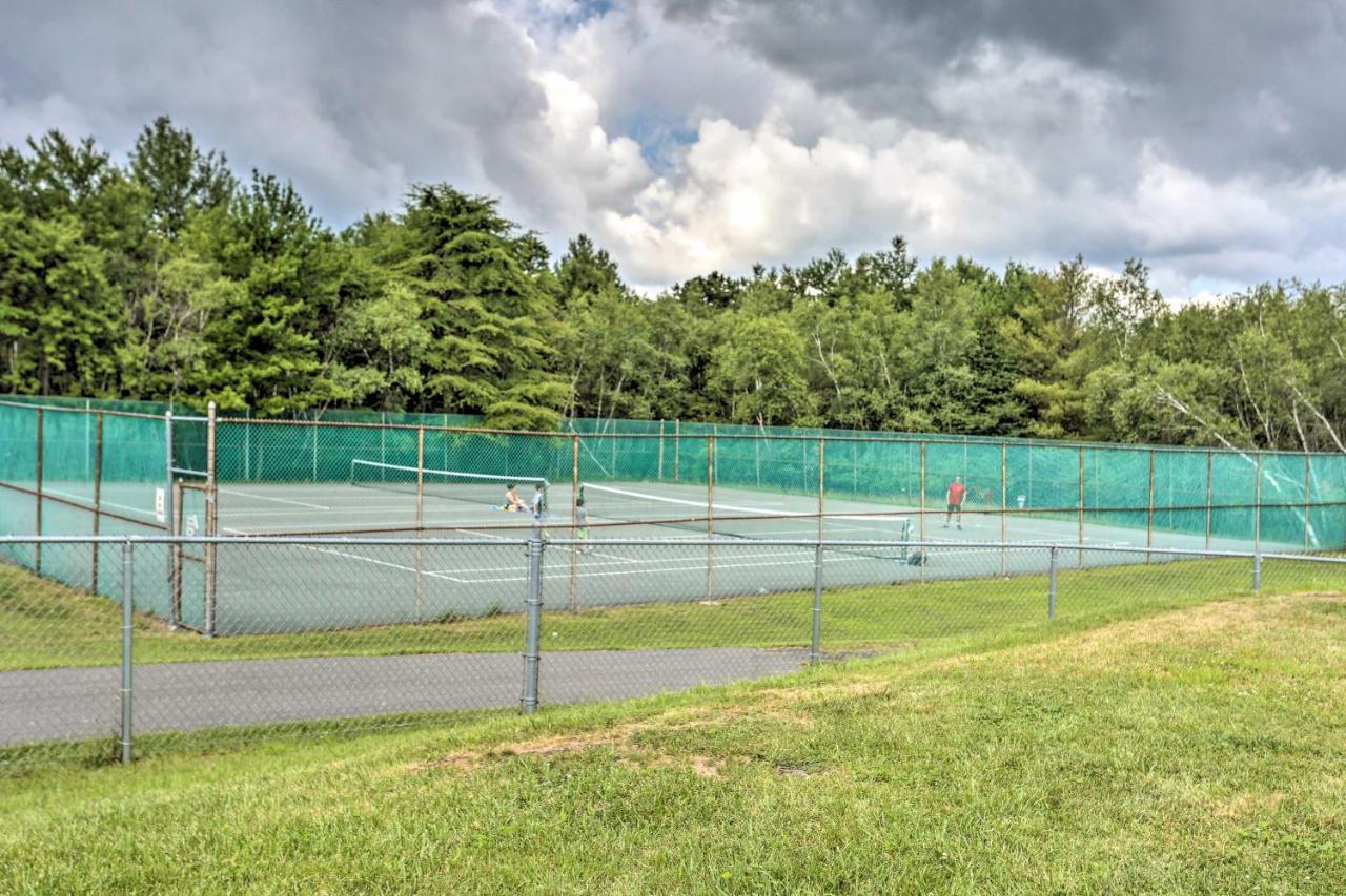 Peaceful Poconos Home With Lake And Pool Access! Long Pond Eksteriør bilde