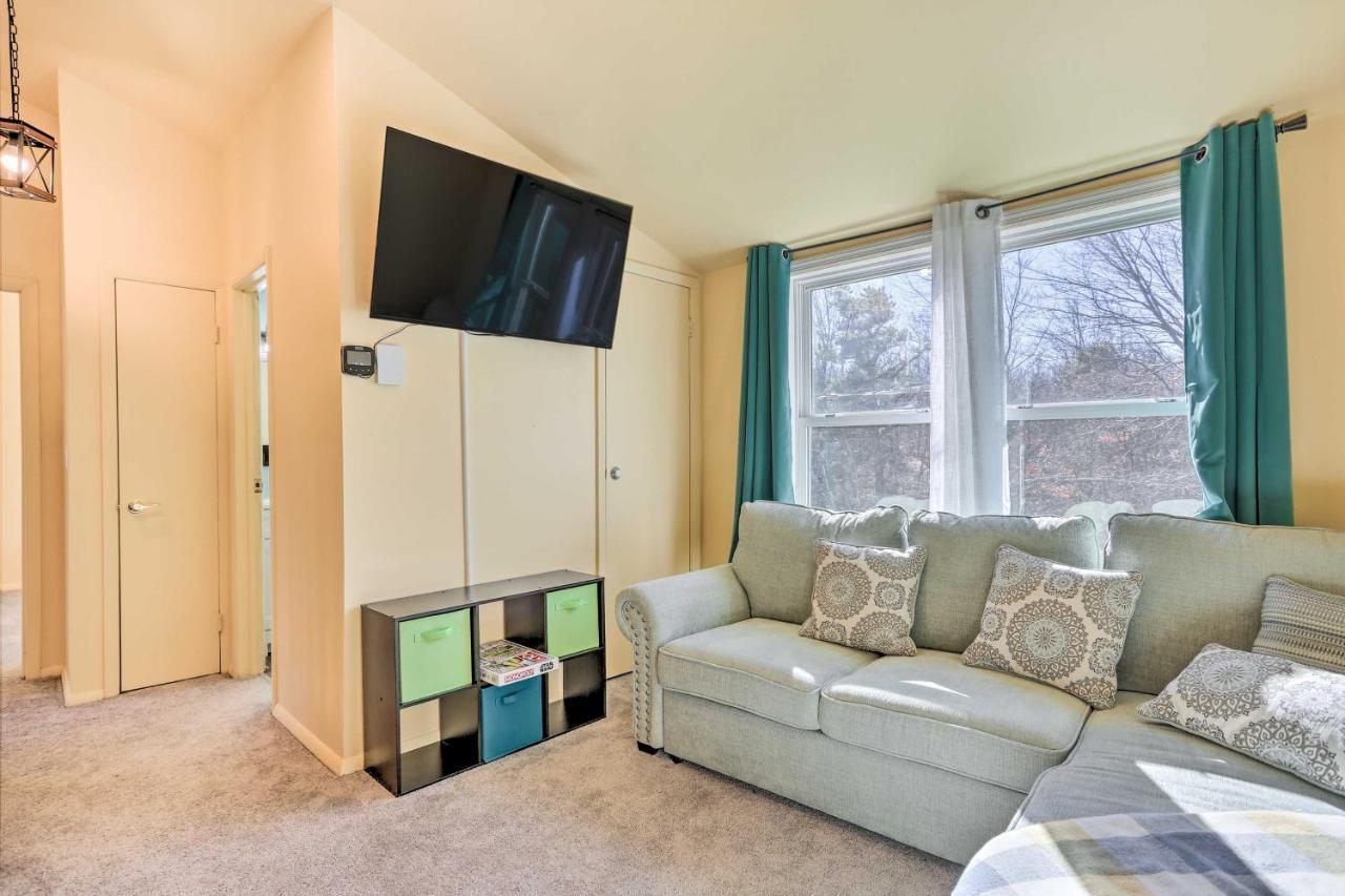 Peaceful Poconos Home With Lake And Pool Access! Long Pond Eksteriør bilde