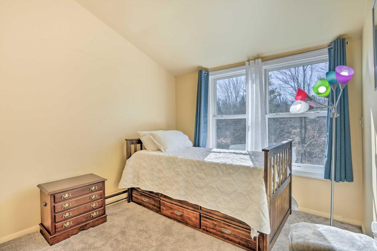 Peaceful Poconos Home With Lake And Pool Access! Long Pond Eksteriør bilde